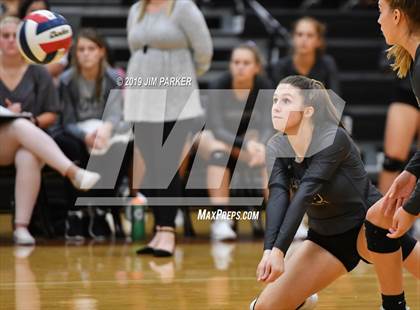 Thumbnail 3 in Vandegrift @ Round Rock Westwood photogallery.