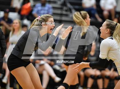 Thumbnail 3 in Vandegrift @ Round Rock Westwood photogallery.