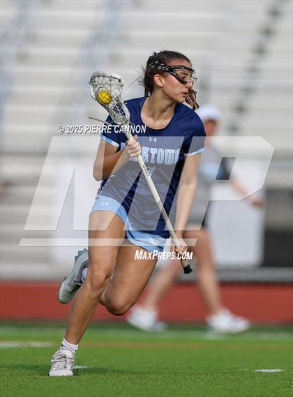 Thumbnail 1 in Yorktown vs Battlefield (VHSL Class 6 State Semifinal) photogallery.