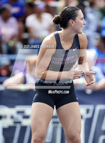 Thumbnail 3 in FHSAA 1A & 3A Finals (4 x 400 Meter) photogallery.