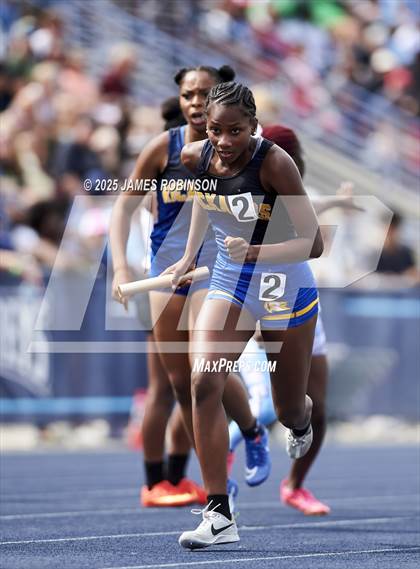 Thumbnail 1 in FHSAA 1A & 3A Finals (4 x 400 Meter) photogallery.