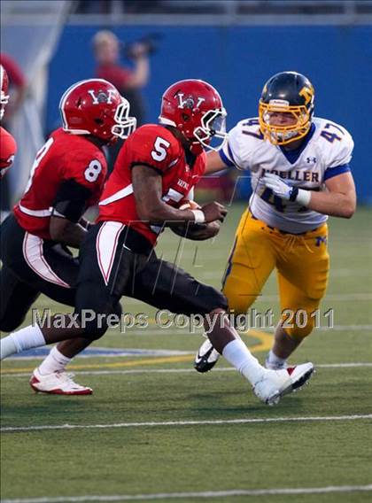 Thumbnail 3 in Wayne vs. Archbishop Moeller (Skyline Crosstown Showdown) photogallery.
