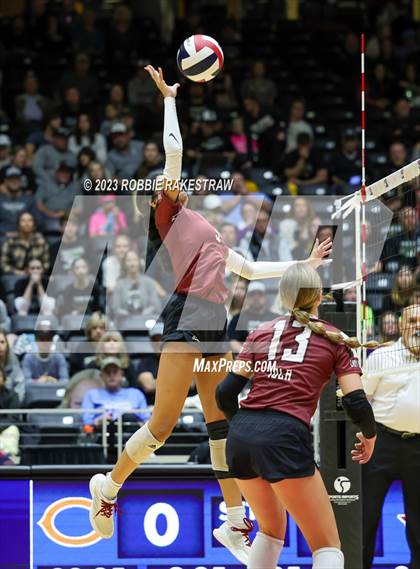 Thumbnail 1 in Crawford vs. Iola (UIL 2A Volleyball Final) photogallery.