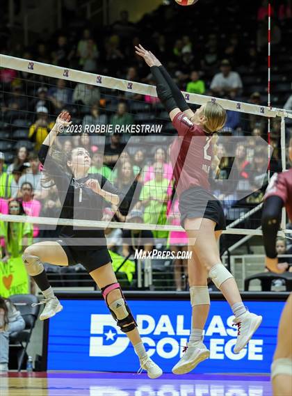 Thumbnail 1 in Crawford vs. Iola (UIL 2A Volleyball Final) photogallery.