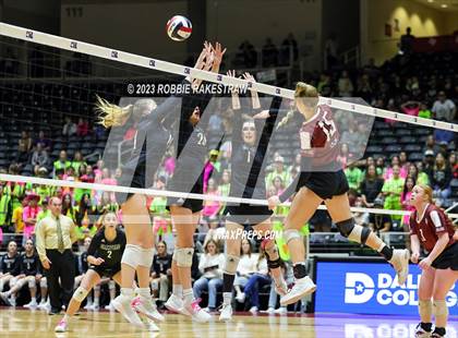 Thumbnail 2 in Crawford vs. Iola (UIL 2A Volleyball Final) photogallery.
