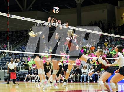 Thumbnail 3 in Crawford vs. Iola (UIL 2A Volleyball Final) photogallery.