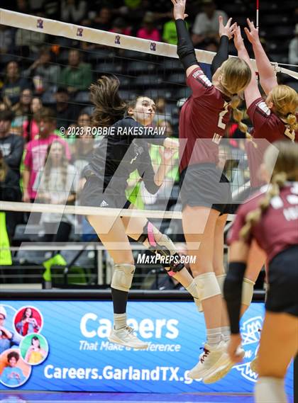 Thumbnail 3 in Crawford vs. Iola (UIL 2A Volleyball Final) photogallery.