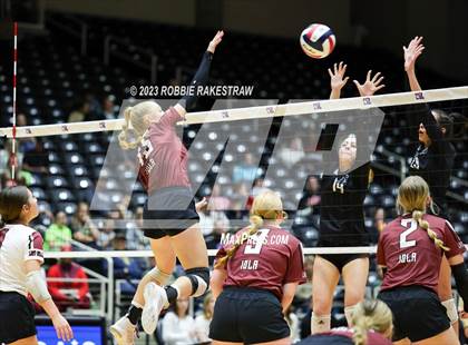 Thumbnail 3 in Crawford vs. Iola (UIL 2A Volleyball Final) photogallery.