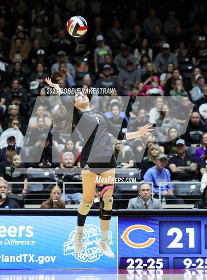 Thumbnail 1 in Crawford vs. Iola (UIL 2A Volleyball Final) photogallery.