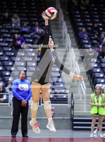 Thumbnail 2 in Crawford vs. Iola (UIL 2A Volleyball Final) photogallery.
