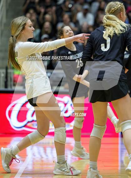 Thumbnail 1 in Crawford vs. Iola (UIL 2A Volleyball Final) photogallery.