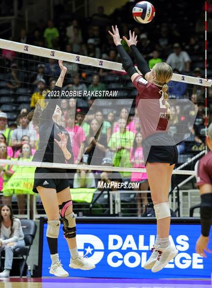 Thumbnail 3 in Crawford vs. Iola (UIL 2A Volleyball Final) photogallery.