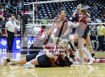 Thumbnail 3 in Crawford vs. Iola (UIL 2A Volleyball Final) photogallery.