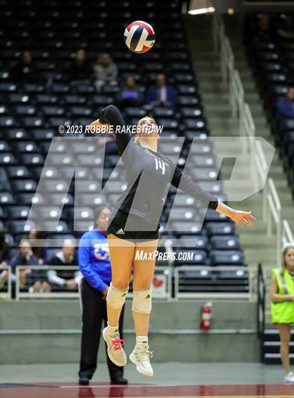 Thumbnail 1 in Crawford vs. Iola (UIL 2A Volleyball Final) photogallery.