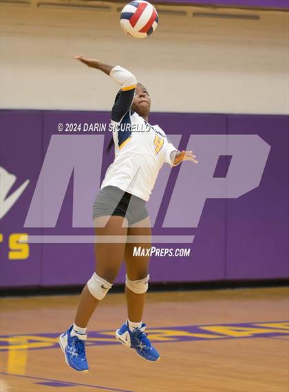 Thumbnail 3 in Arizona Lutheran Academy vs Phoenix Country Day (AIA 2A Division Semifinal)  photogallery.