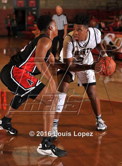 Thumbnail 2 in Servite vs. Ayala (Nike Extravaganza) photogallery.