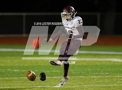 Thumbnail 1 in Falls City vs. Agua Dulce (UIL 2A Bi-District Playoffs) photogallery.