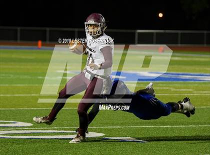 Thumbnail 3 in Falls City vs. Agua Dulce (UIL 2A Bi-District Playoffs) photogallery.