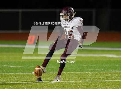 Thumbnail 3 in Falls City vs. Agua Dulce (UIL 2A Bi-District Playoffs) photogallery.