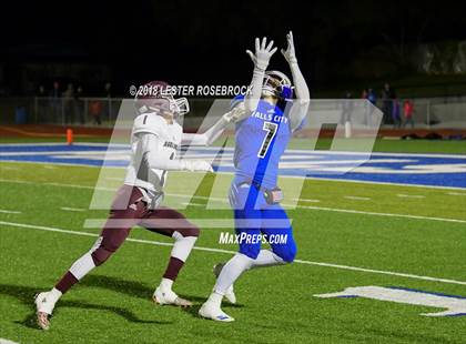 Thumbnail 3 in Falls City vs. Agua Dulce (UIL 2A Bi-District Playoffs) photogallery.