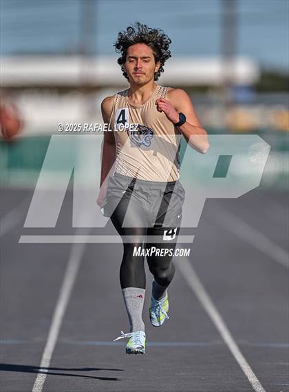 Thumbnail 1 in Lamar CISD Relays (200M) photogallery.