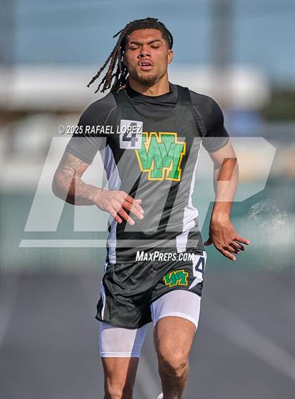 Thumbnail 1 in Lamar CISD Relays (200M) photogallery.