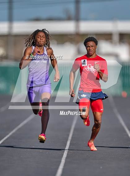 Thumbnail 1 in Lamar CISD Relays (200M) photogallery.