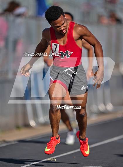 Thumbnail 1 in Lamar CISD Relays (200M) photogallery.