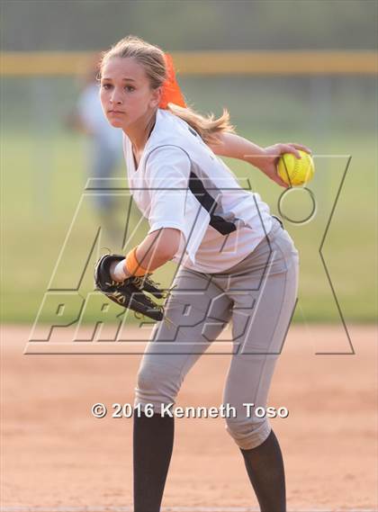 Thumbnail 2 in Providence Catholic @ TMI-Episcopal photogallery.