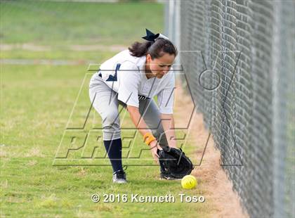 Thumbnail 2 in Providence Catholic @ TMI-Episcopal photogallery.