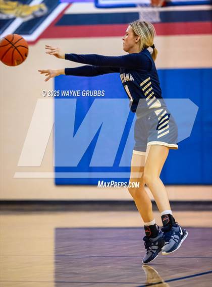 Thumbnail 3 in New Diana @ Hooks (UIL 3A D2 Basketball Bi-District) photogallery.