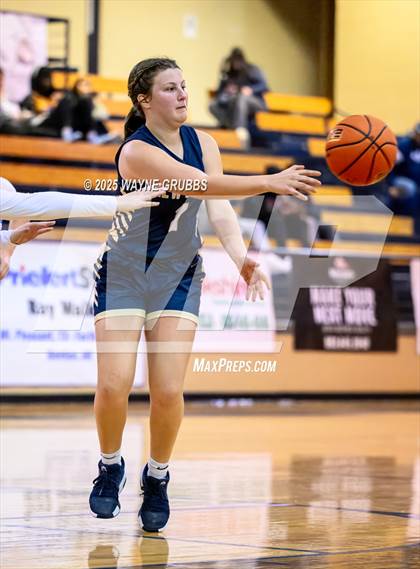 Thumbnail 3 in New Diana @ Hooks (UIL 3A D2 Basketball Bi-District) photogallery.