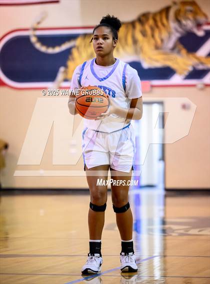 Thumbnail 3 in New Diana @ Hooks (UIL 3A D2 Basketball Bi-District) photogallery.