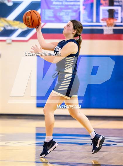 Thumbnail 1 in New Diana @ Hooks (UIL 3A D2 Basketball Bi-District) photogallery.