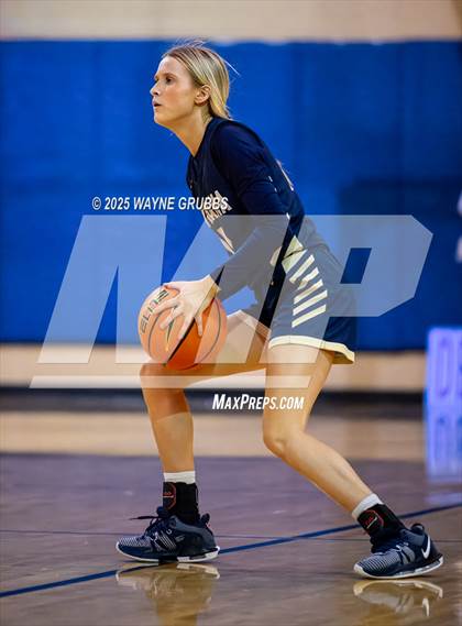 Thumbnail 1 in New Diana @ Hooks (UIL 3A D2 Basketball Bi-District) photogallery.