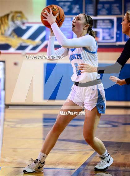 Thumbnail 1 in New Diana @ Hooks (UIL 3A D2 Basketball Bi-District) photogallery.