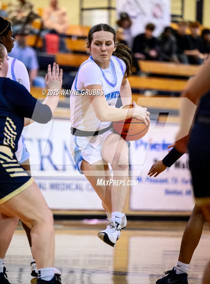 Thumbnail 3 in New Diana @ Hooks (UIL 3A D2 Basketball Bi-District) photogallery.