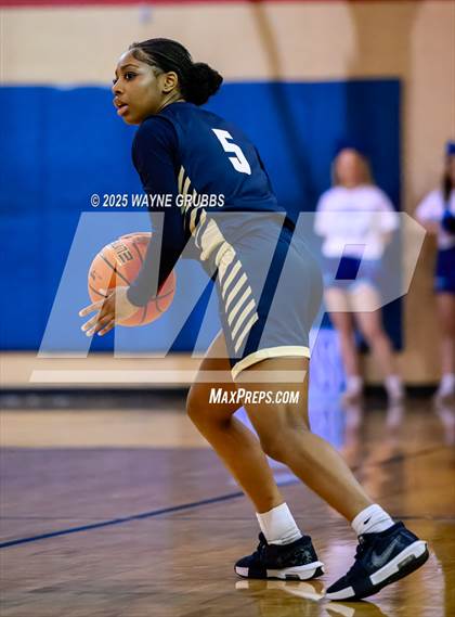 Thumbnail 3 in New Diana @ Hooks (UIL 3A D2 Basketball Bi-District) photogallery.