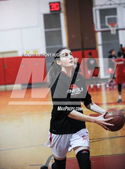 Thumbnail 2 in Mineola vs Valley Stream South photogallery.