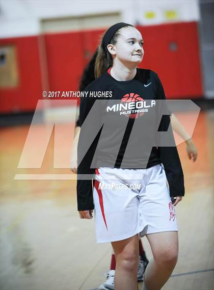 Thumbnail 1 in Mineola vs Valley Stream South photogallery.