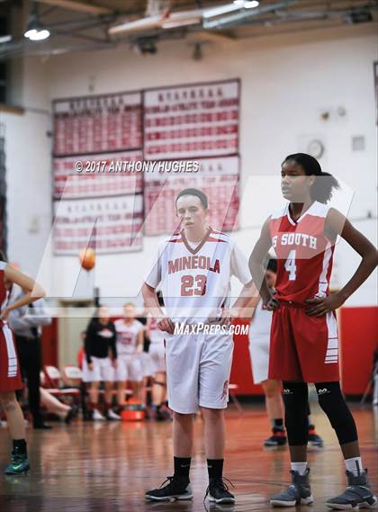 Thumbnail 2 in Mineola vs Valley Stream South photogallery.