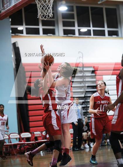 Thumbnail 3 in Mineola vs Valley Stream South photogallery.