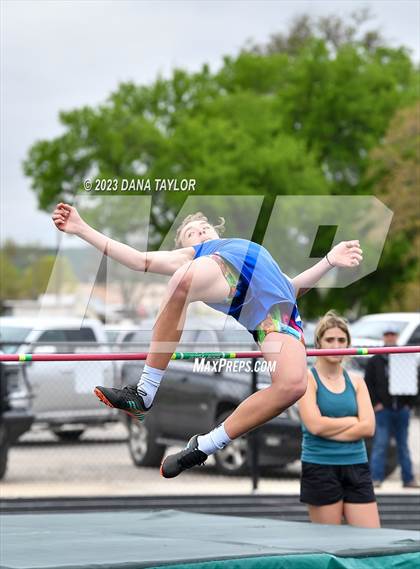 Thumbnail 1 in Santo High School Meet photogallery.