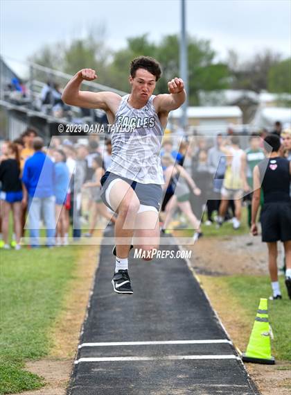 Thumbnail 1 in Santo High School Meet photogallery.
