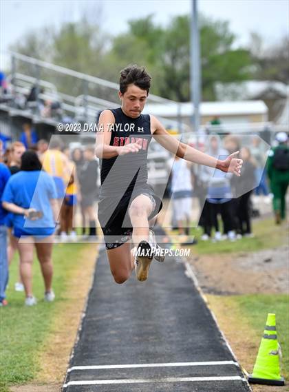 Thumbnail 1 in Santo High School Meet photogallery.