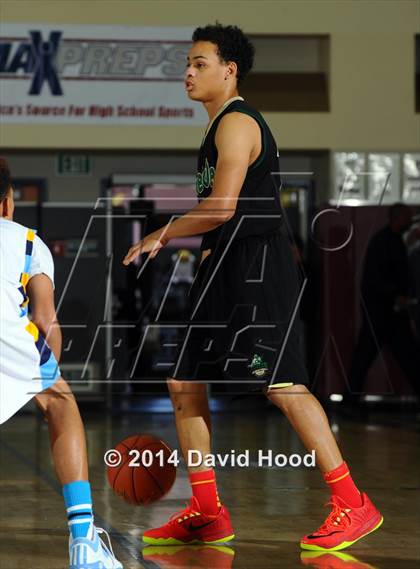 Thumbnail 2 in Lakeside vs. Los Osos (MaxPreps Holiday Classic) photogallery.