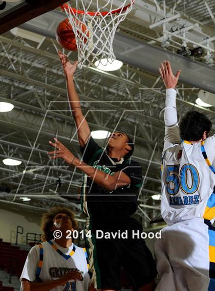 Thumbnail 2 in Lakeside vs. Los Osos (MaxPreps Holiday Classic) photogallery.
