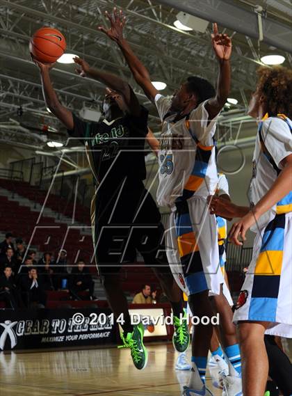 Thumbnail 1 in Lakeside vs. Los Osos (MaxPreps Holiday Classic) photogallery.