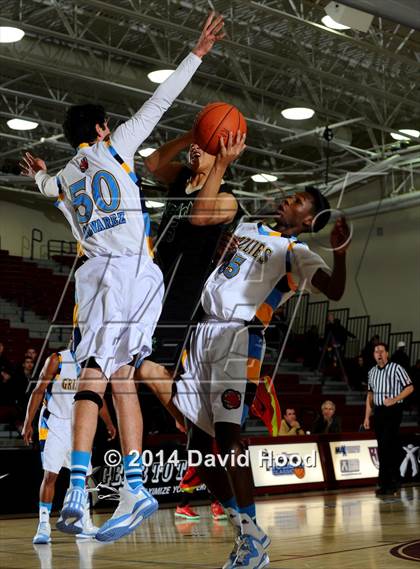 Thumbnail 2 in Lakeside vs. Los Osos (MaxPreps Holiday Classic) photogallery.