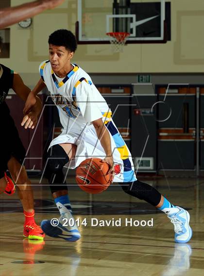 Thumbnail 3 in Lakeside vs. Los Osos (MaxPreps Holiday Classic) photogallery.